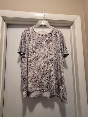 croft & barrow Paisley Short Sleeve Tee in Cream and Black